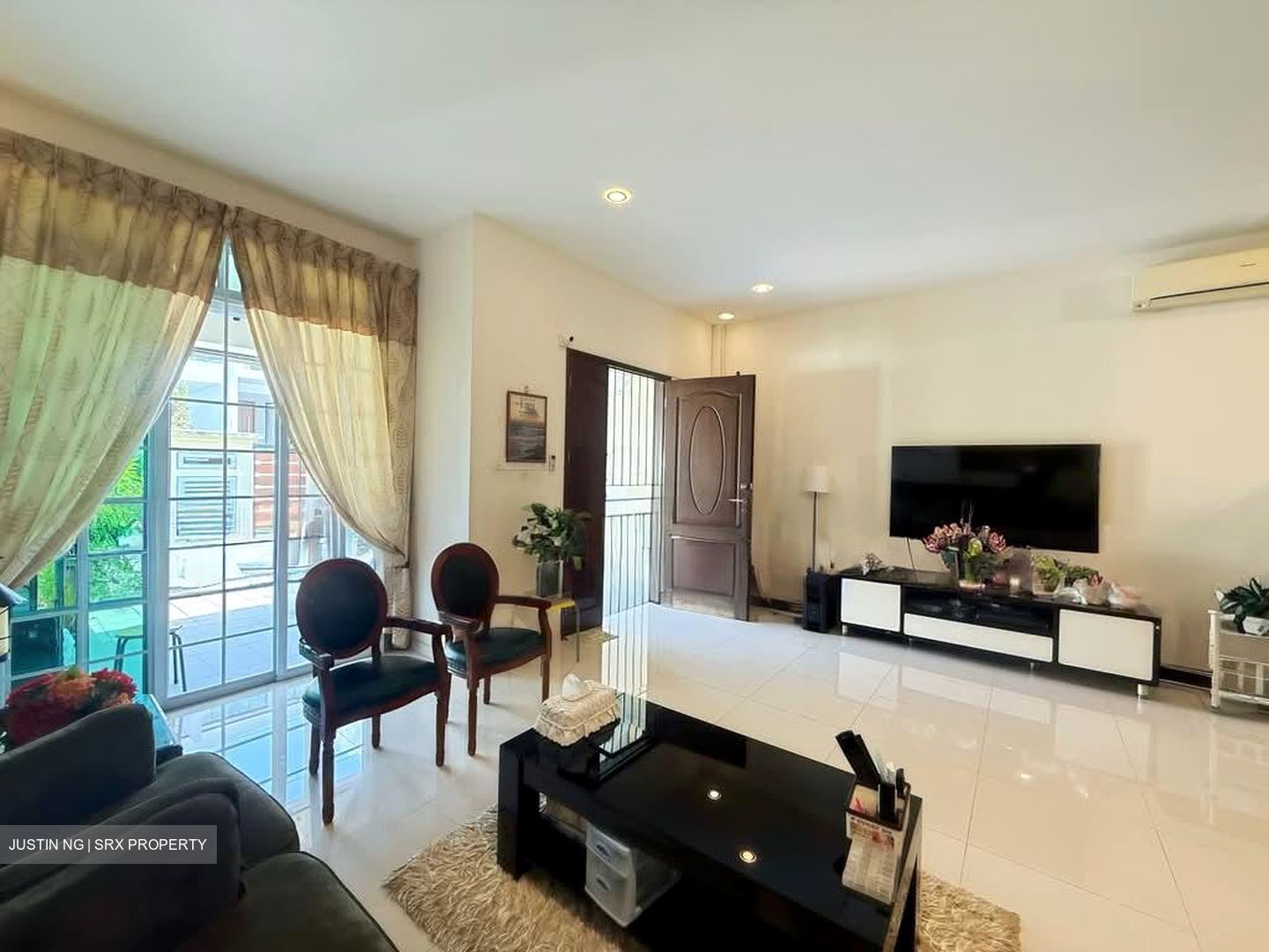 Opera Estate (D15), Terrace #609586461